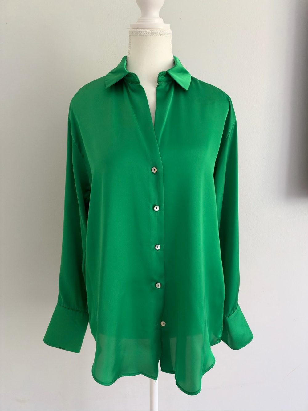 Zara green button down silky shirt Xs in perfect condition